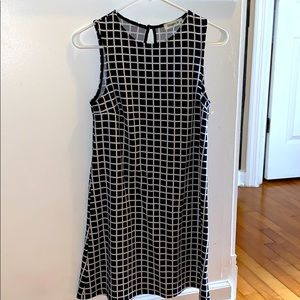 Medium Black and white Ginger G dress.